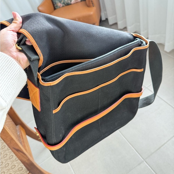 Vintage Dooney & Bourke Messenger’s crossbody bag in Black Canvas/leather VGUC - Picture 9 of 17